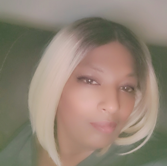 Meet your Posher, Tiffany - Picture 2 of 2